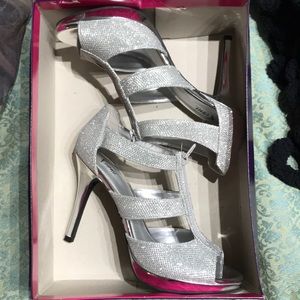 3/$15 Sparkly Zip Up Silver Event Heels